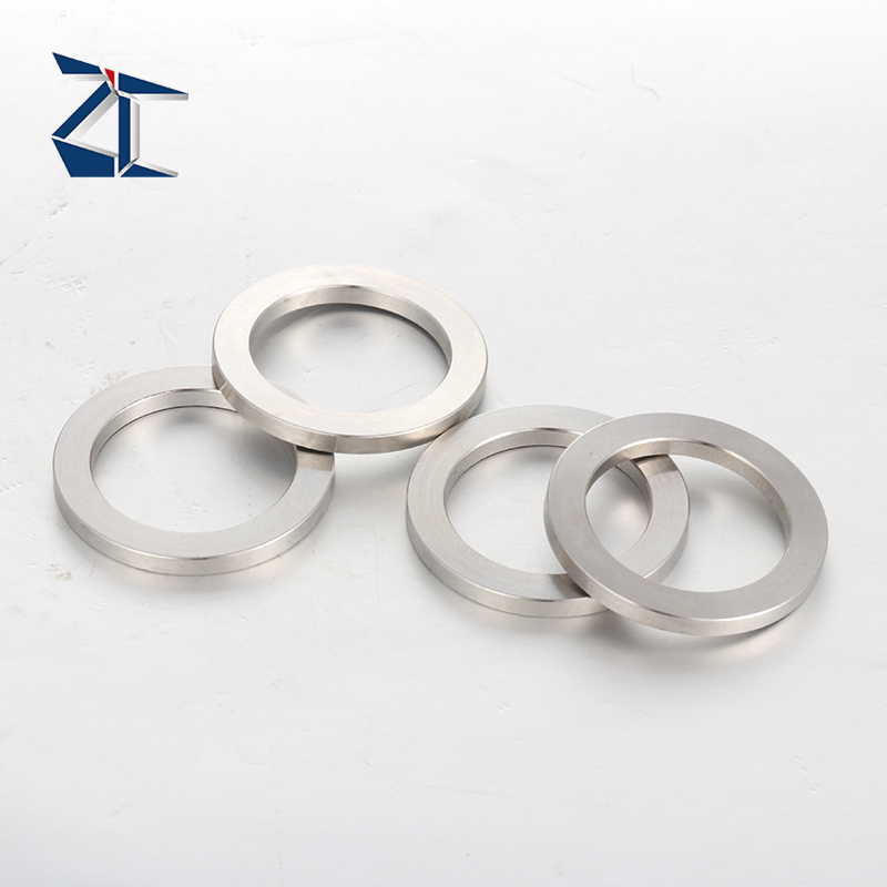 حلقات تثبيت مخصصة من المصنع بحلقة إحكام خارجية وداخلية حلقة سيجر Din471 Din472 حلقة إحكام فولاذية 12 مللي متر