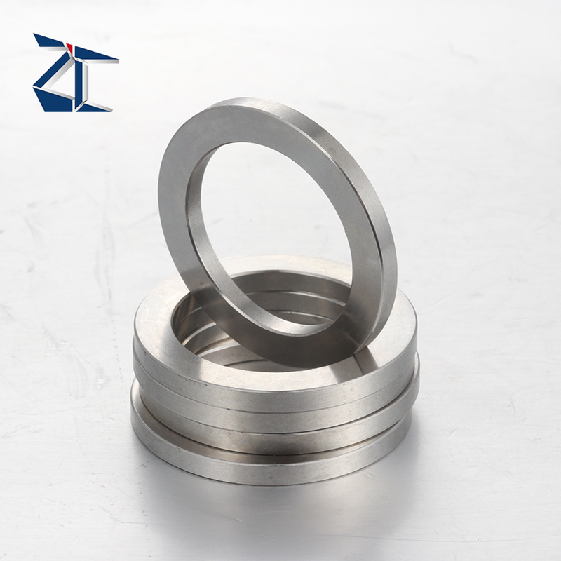 حلقات تثبيت مخصصة من المصنع بحلقة إحكام خارجية وداخلية حلقة سيجر Din471 Din472 حلقة إحكام فولاذية 12 مللي متر